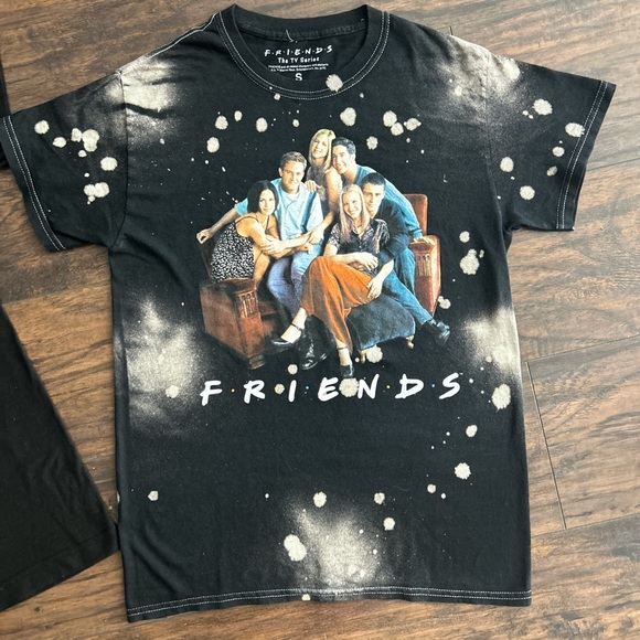 Friends Tshirts size small - Picture 5 of 8